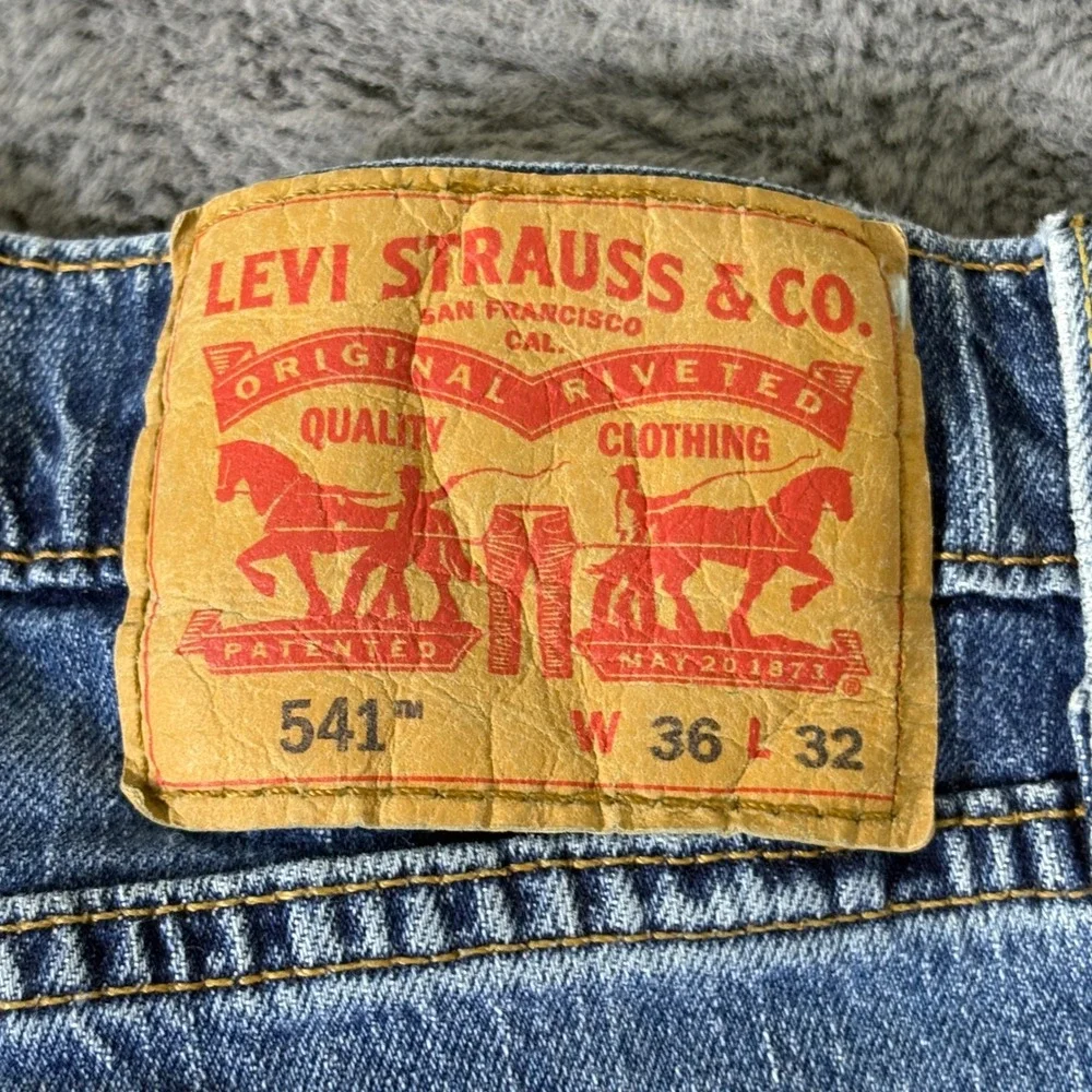 Levis 541 Athletic Taper Mens Blue Jeans 36x32 Medium Wash Stretch 18181-0629